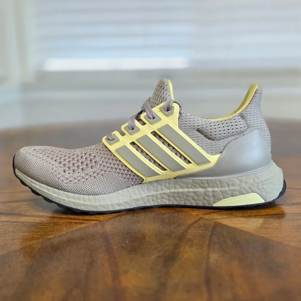 Adidas Ultraboost 1.0 Putty Beige Powder Yellow Black New JR3370 Men's Size 8.5